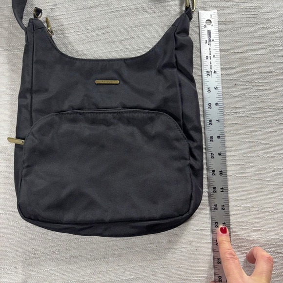 Travelon Anti Theft Crossbody Bag Black Nylon Shoulder Strap Security - Picture 2 of 13